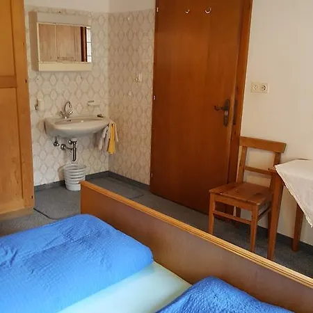 Junser Gasthausl Inn *